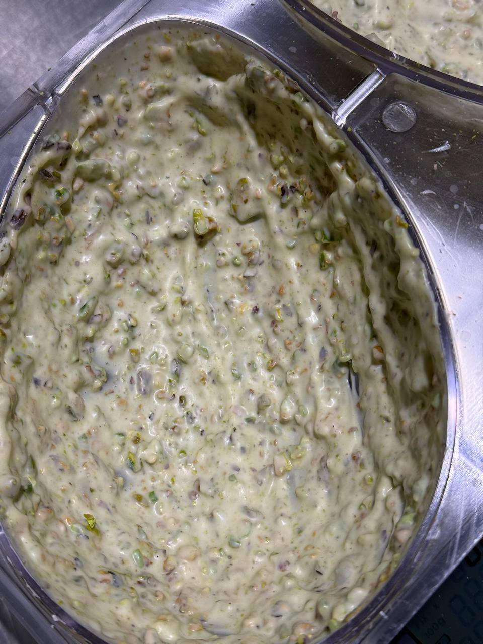 Uovo di Pasqua Cioccolato Bianco e Granella di Pistacchio salato